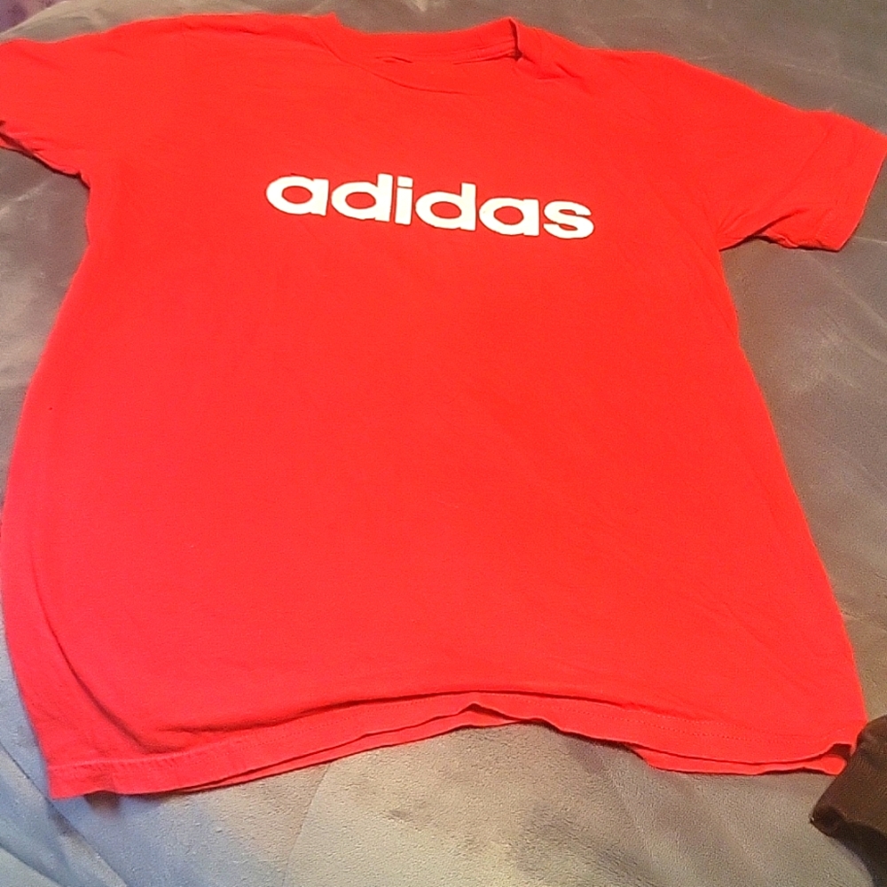 Adidas Tee Boys size S red